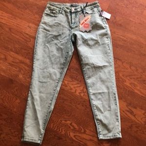 Green distressed jean